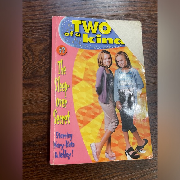 3 Used Paperback Two Of a Kind Book Starring Mary-Kate & Ashley Olsen - Picture 7 of 16